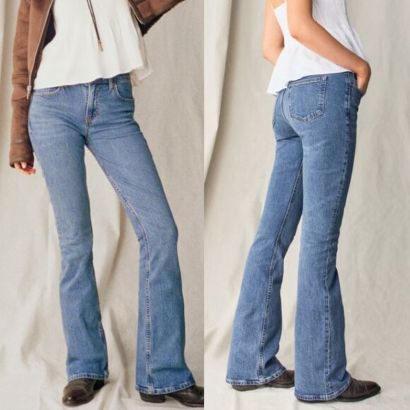 Abercrombie & Fitch Medium Wash Mid Rise Bootcut Jeans - Picture 1 of 1
